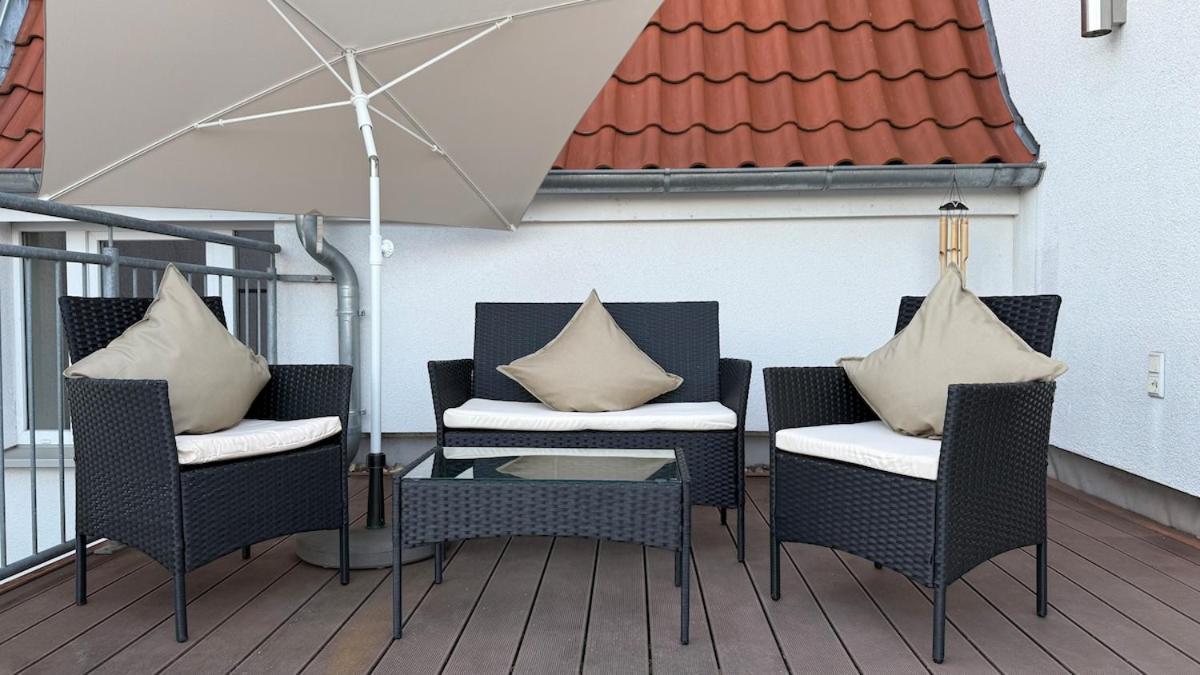 Penthouse With Roof Terrace - Central, Quiet Location Apartment