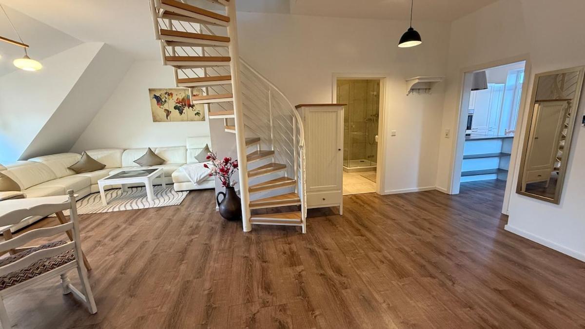 Penthouse With Roof Terrace - Central, Quiet Location Apartment